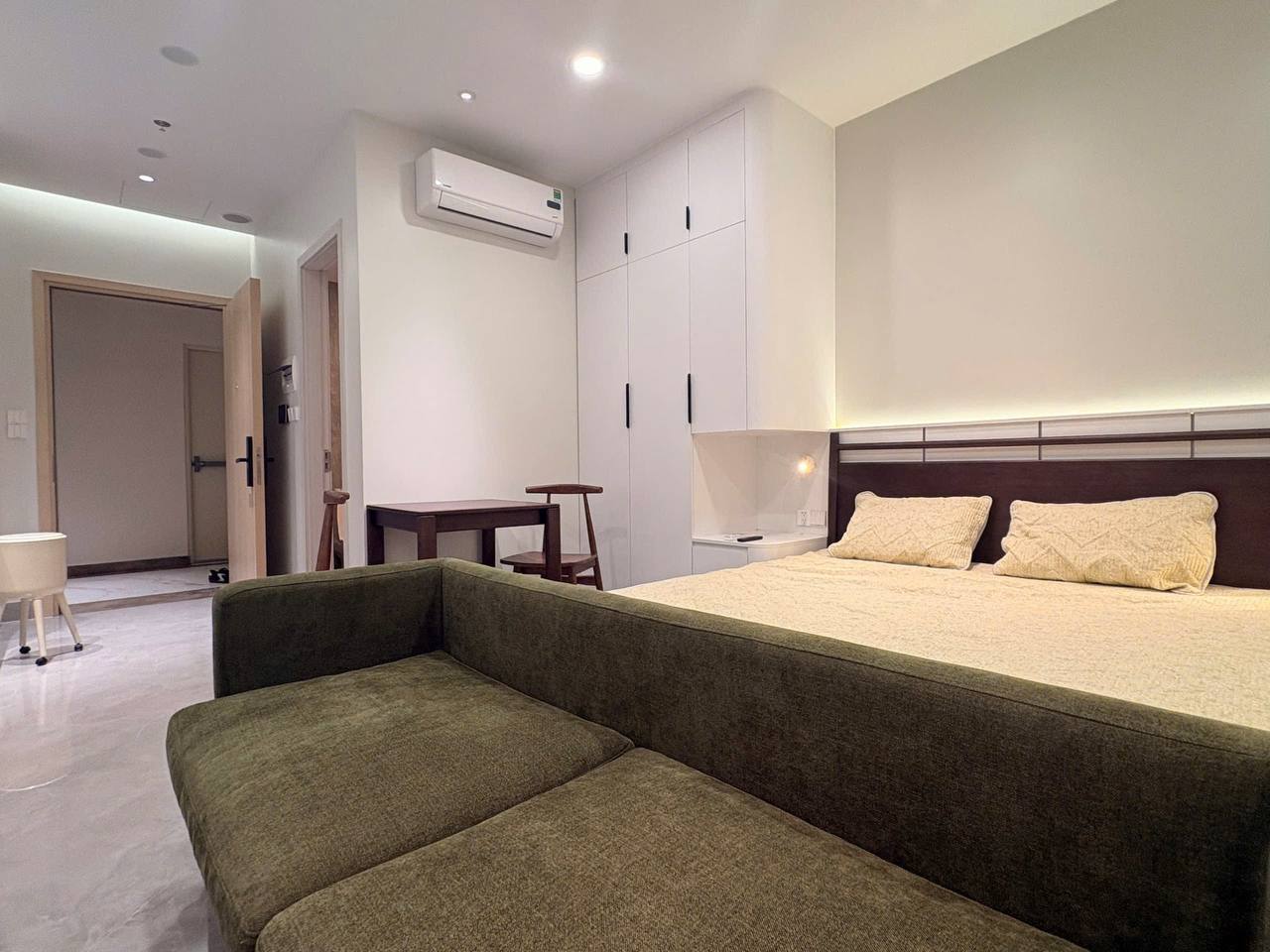 High-Floor Studio Apartment Near the River photo 2 of 8