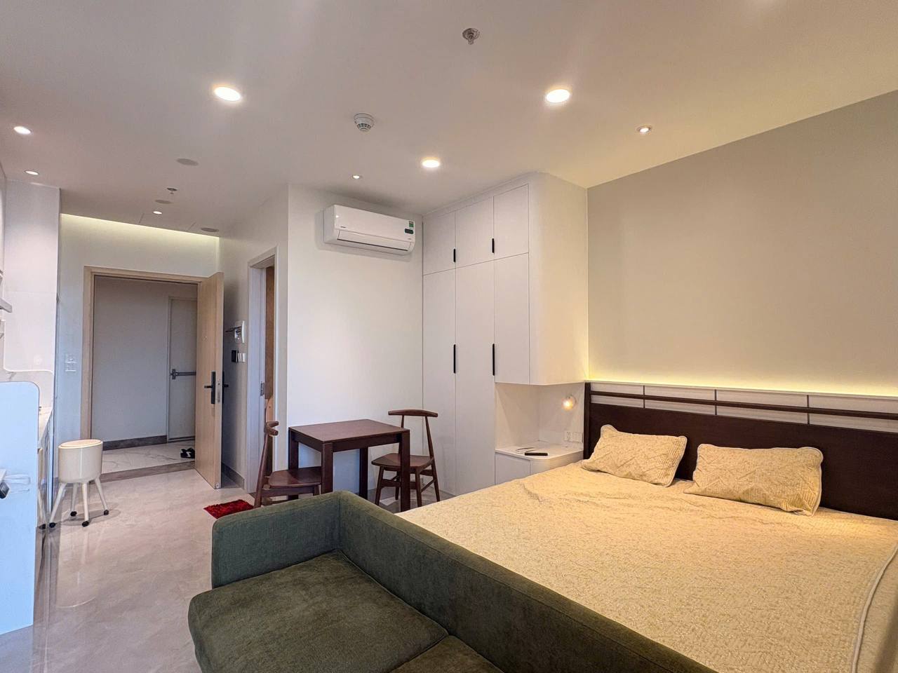 High-Floor Studio Apartment Near the River photo 3 of 8