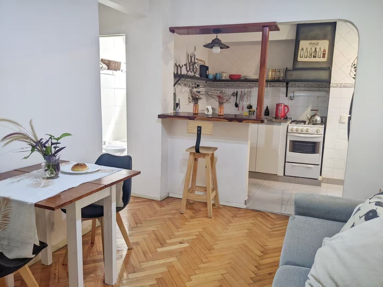 Two-Room Apartment with Balcony in Villa del Parque photo 3 of 8