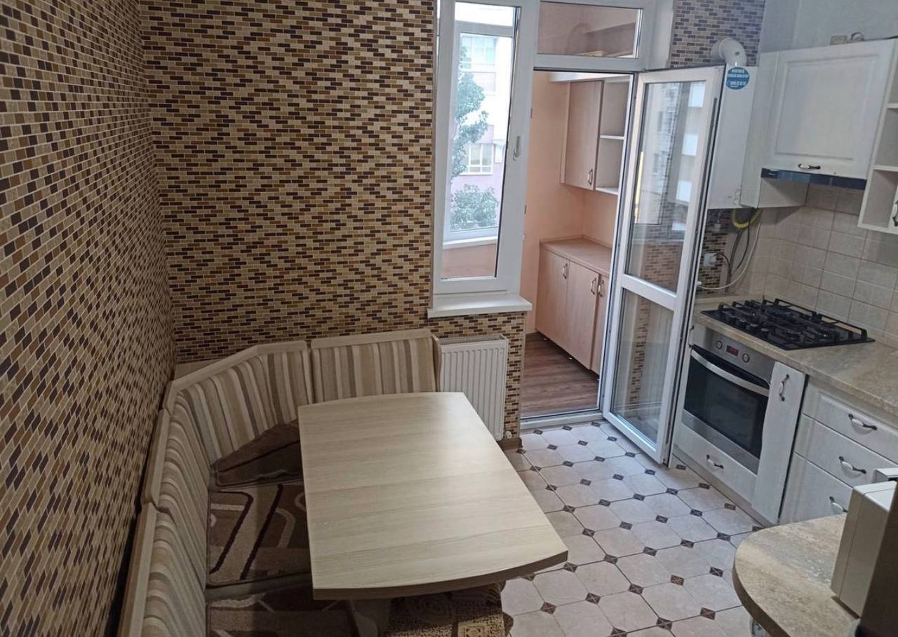 Three-Room Apartment in Central Chisinau photo 2 of 6