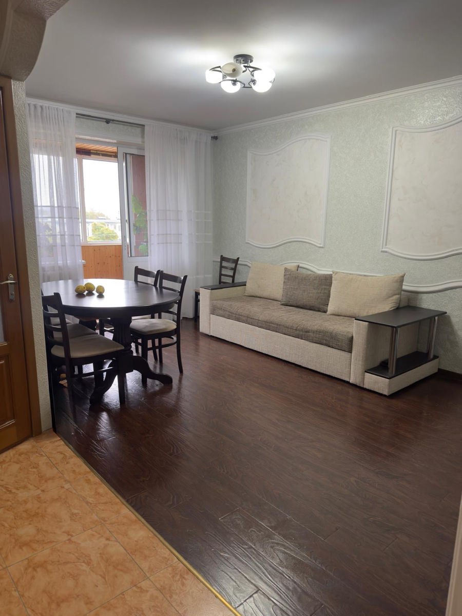 Two-Bedroom Apartment with Living Room in Buiucani photo 1 of 8