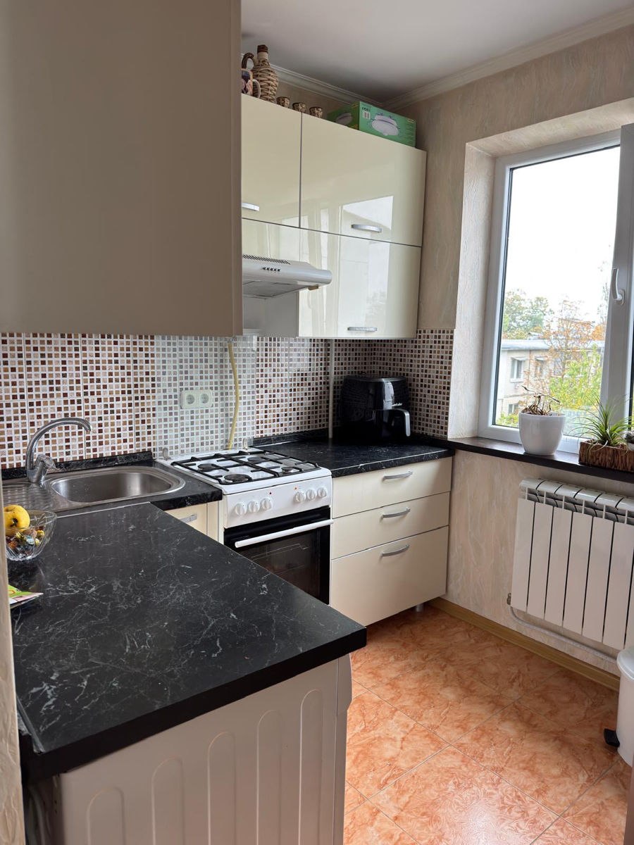 Two-Bedroom Apartment with Living Room in Buiucani photo 2 of 8