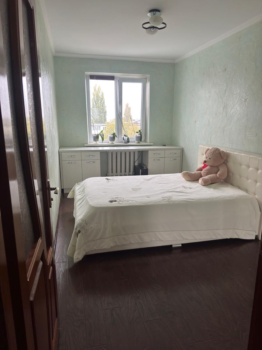 Two-Bedroom Apartment with Living Room in Buiucani photo 6 of 8