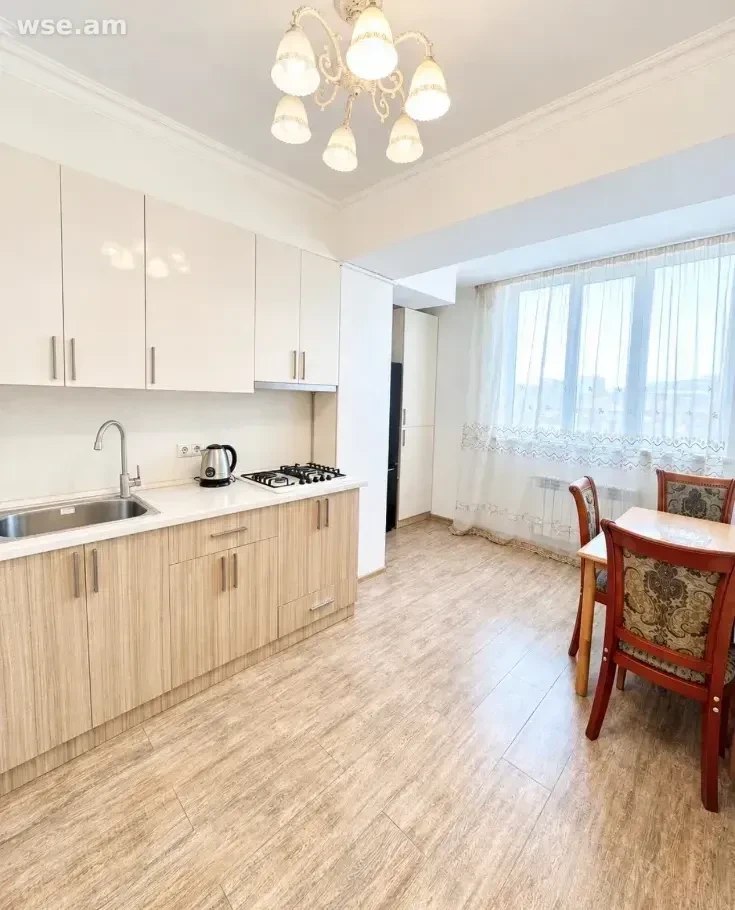 3-Bedroom Apartment in Kentron photo 3 of 8