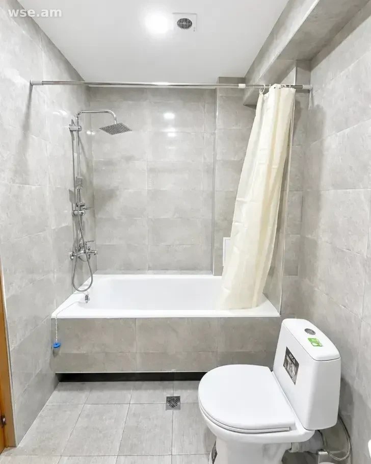 3-Bedroom Apartment in Kentron photo 6 of 8