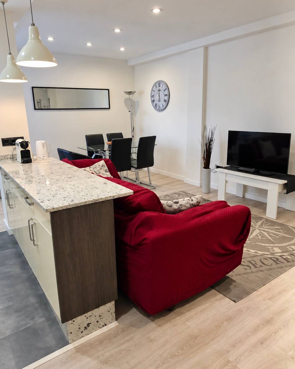 Furnished 2-Bedroom Apartment in Arrancapins photo 2 of 8