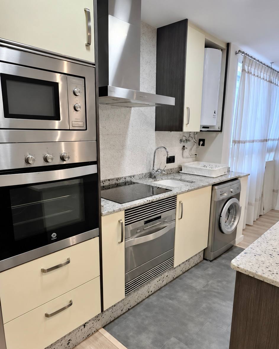 Furnished 2-Bedroom Apartment in Arrancapins photo 3 of 8