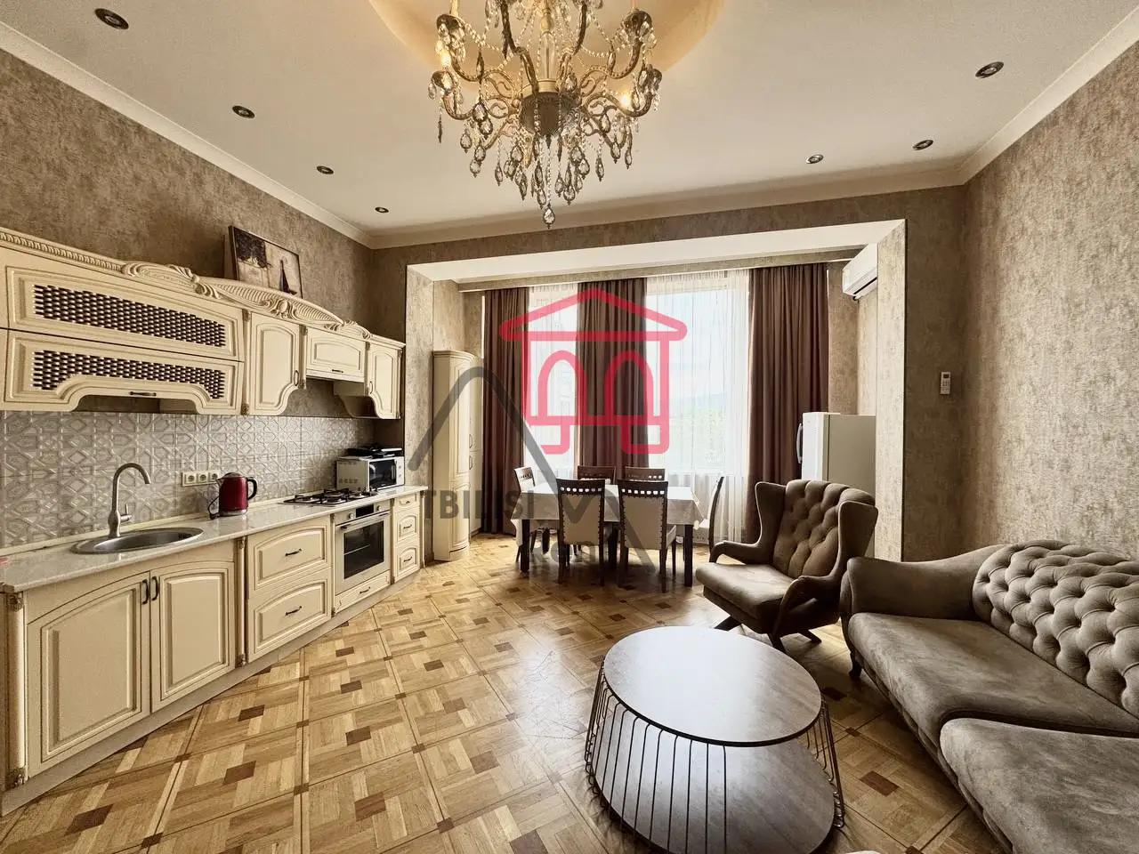 4-Bedroom Apartment on Marjanishvili Avenue photo 2 of 8