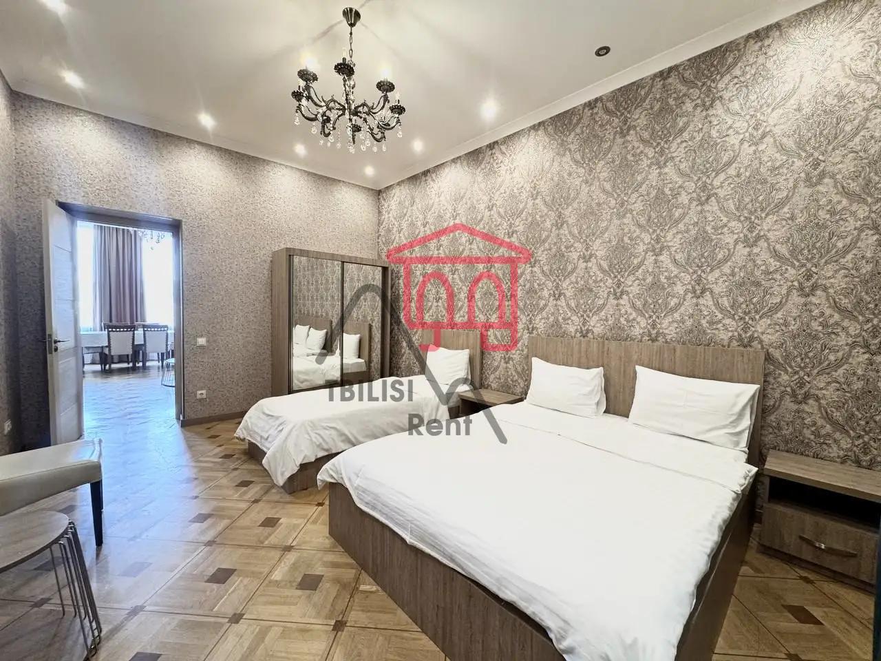 4-Bedroom Apartment on Marjanishvili Avenue photo 3 of 8