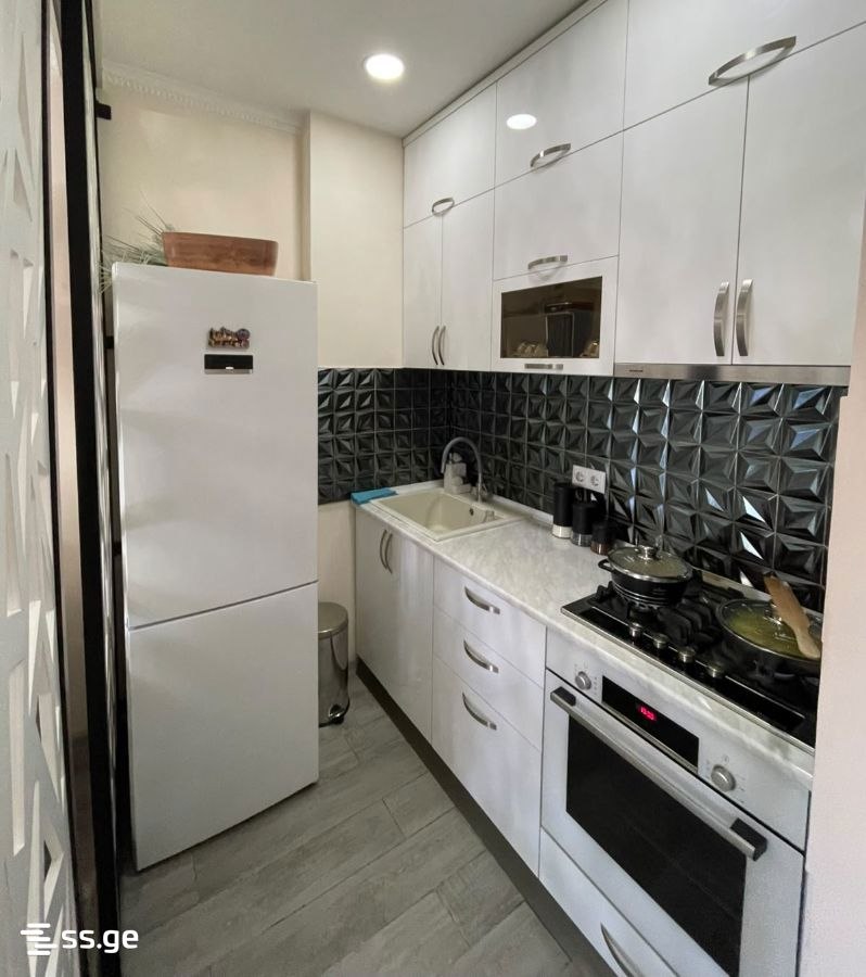2-Bedroom Apartment in Batumi photo 7 of 8