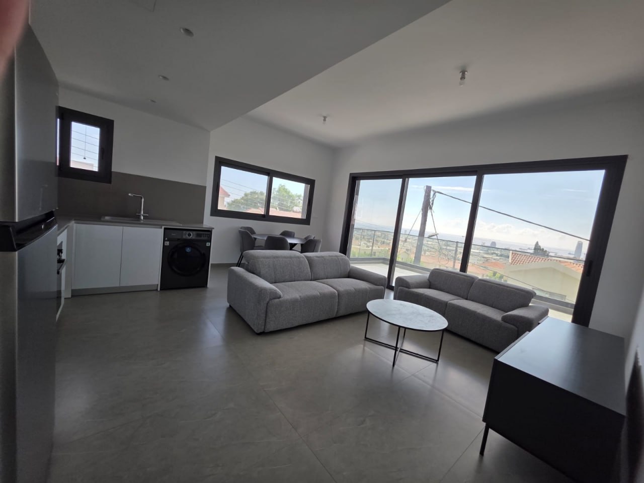 Новая 2-комнатная квартира в Айос-Атанасиосе photo 1 of 4