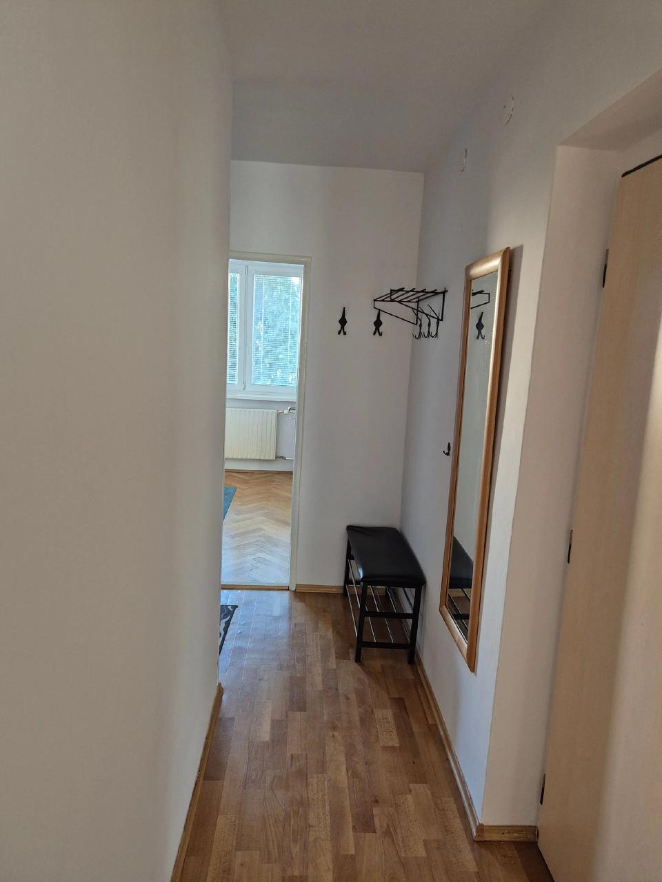 Меблированная 2-комнатная квартира в центре Пезинка photo 3 of 8