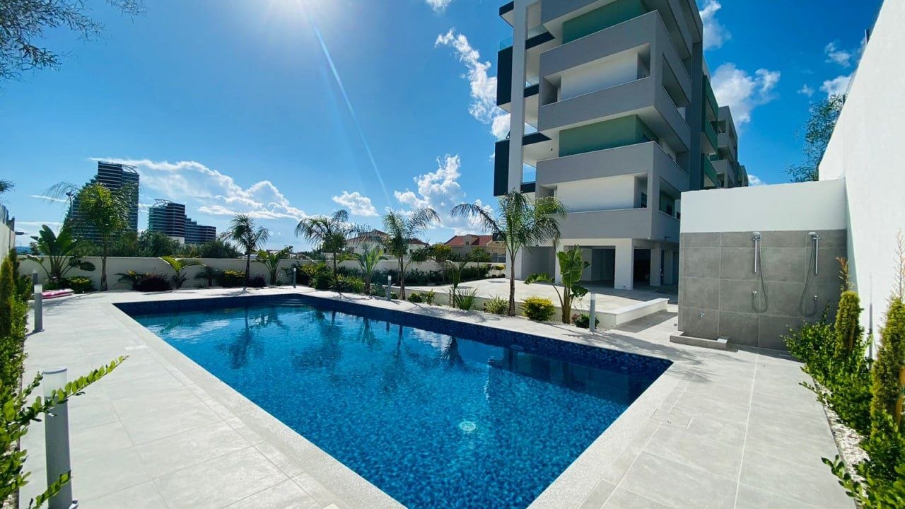 3-Bedroom Apartment with Sea View in Germasogeia photo 4 of 4