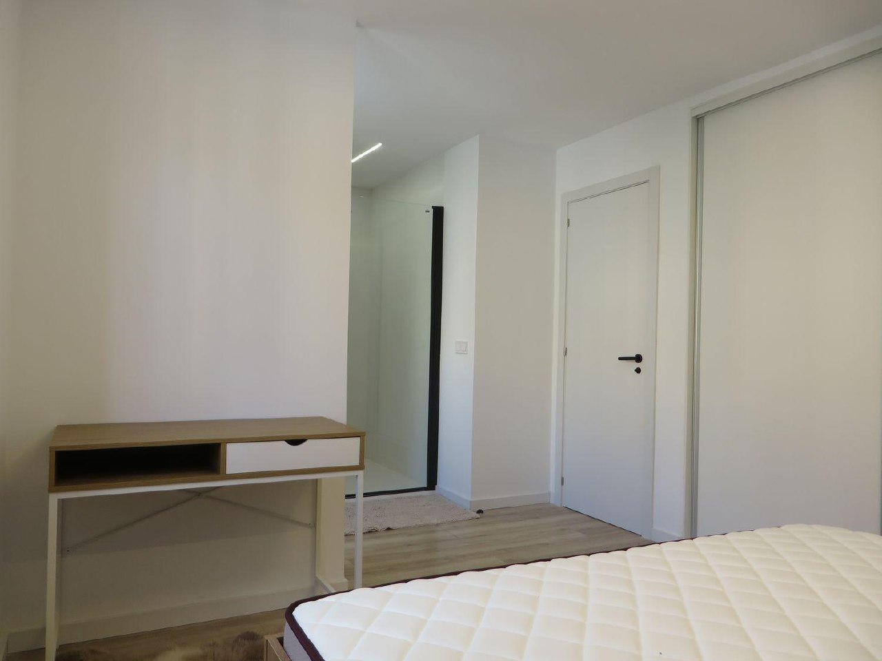 Furnished 2-Bedroom Apartment in Mont-Olivet photo 7 of 8
