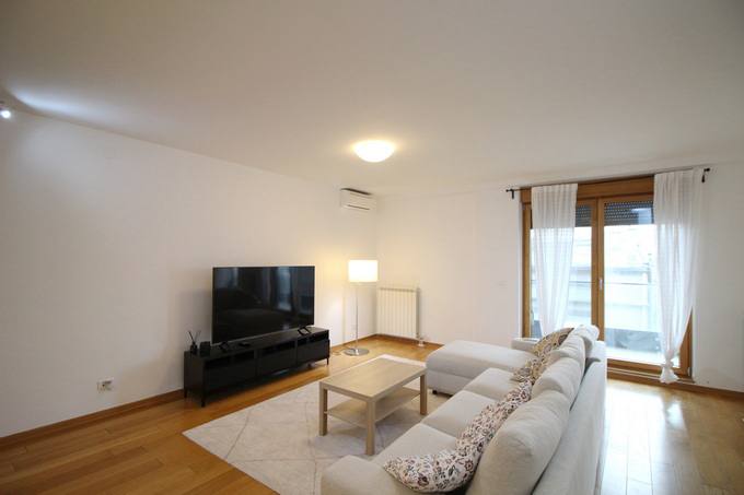113 m² Apartment in Central Garden photo 1 of 8