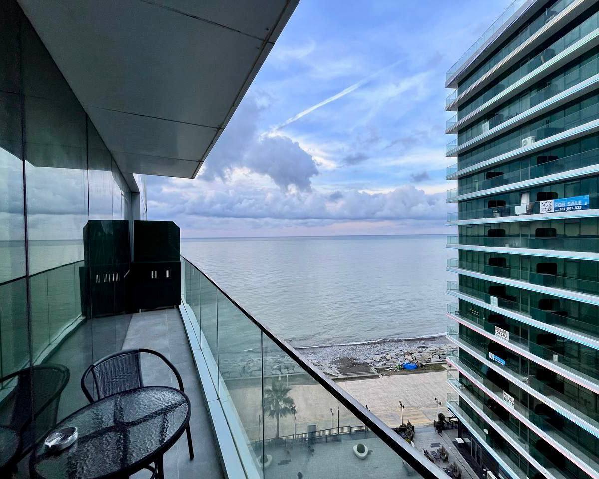 1-Bedroom Apartment with Sea View photo 6 of 6