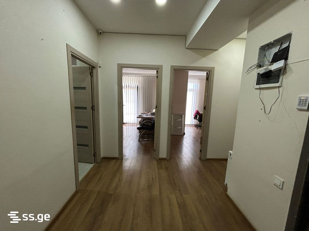 3-Room Apartment for Rent in Saburtalo photo 2 of 7