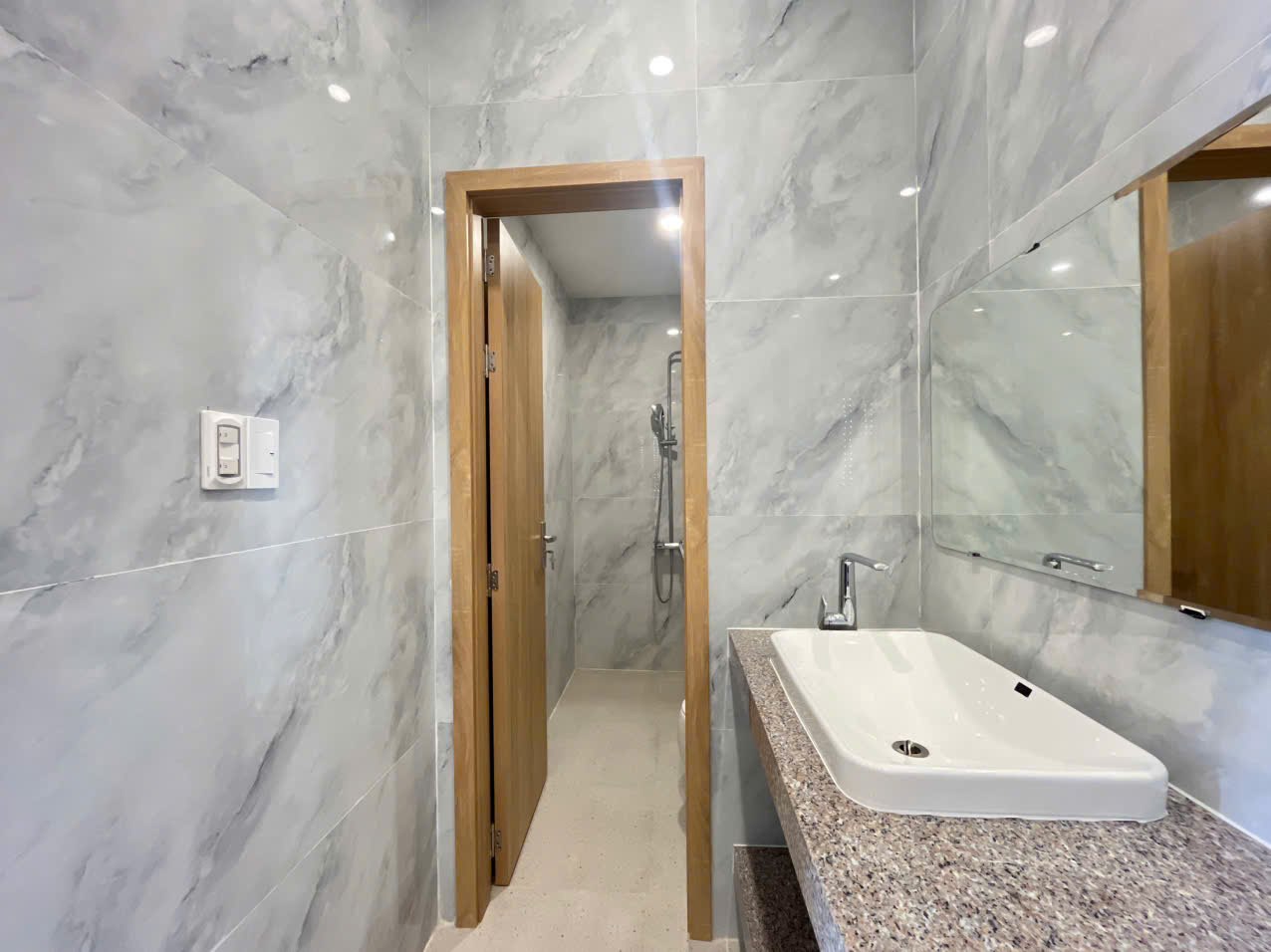 2-Bedroom Luxury Serviced Apartment photo 5 of 8