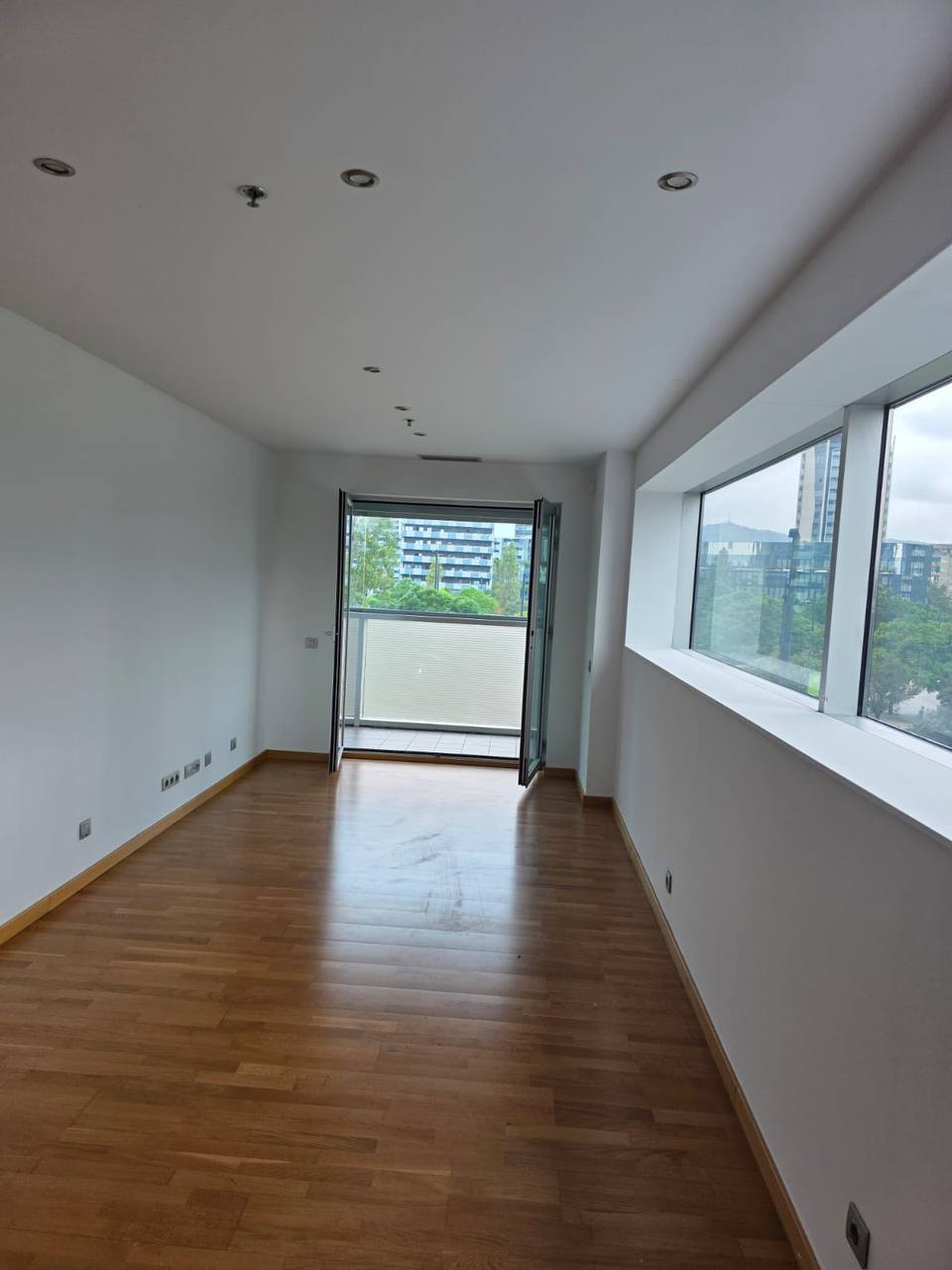 Three-Bedroom Apartment in Plaza Europa