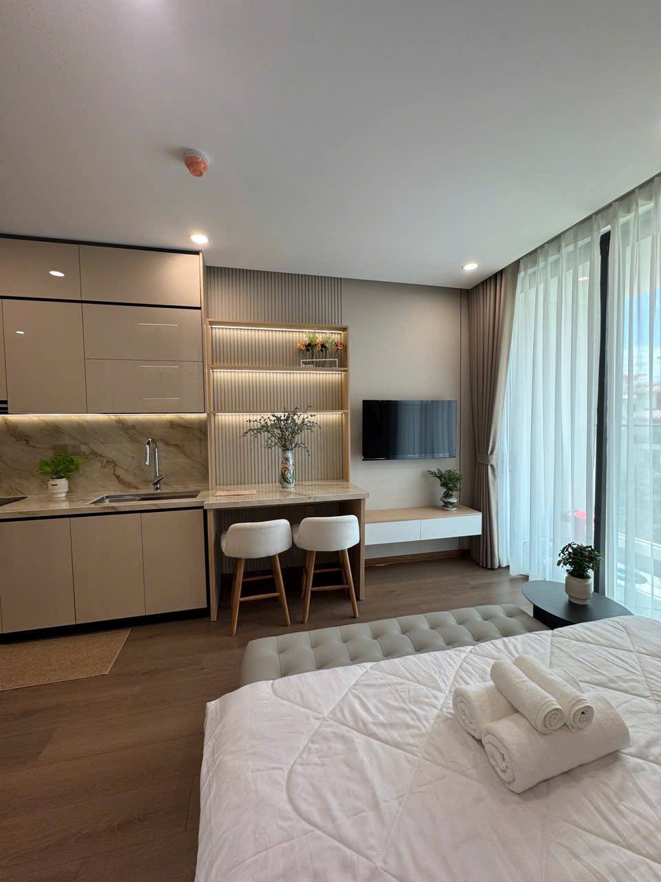 Studio Apartment with Dragon Bridge View photo 2 of 7