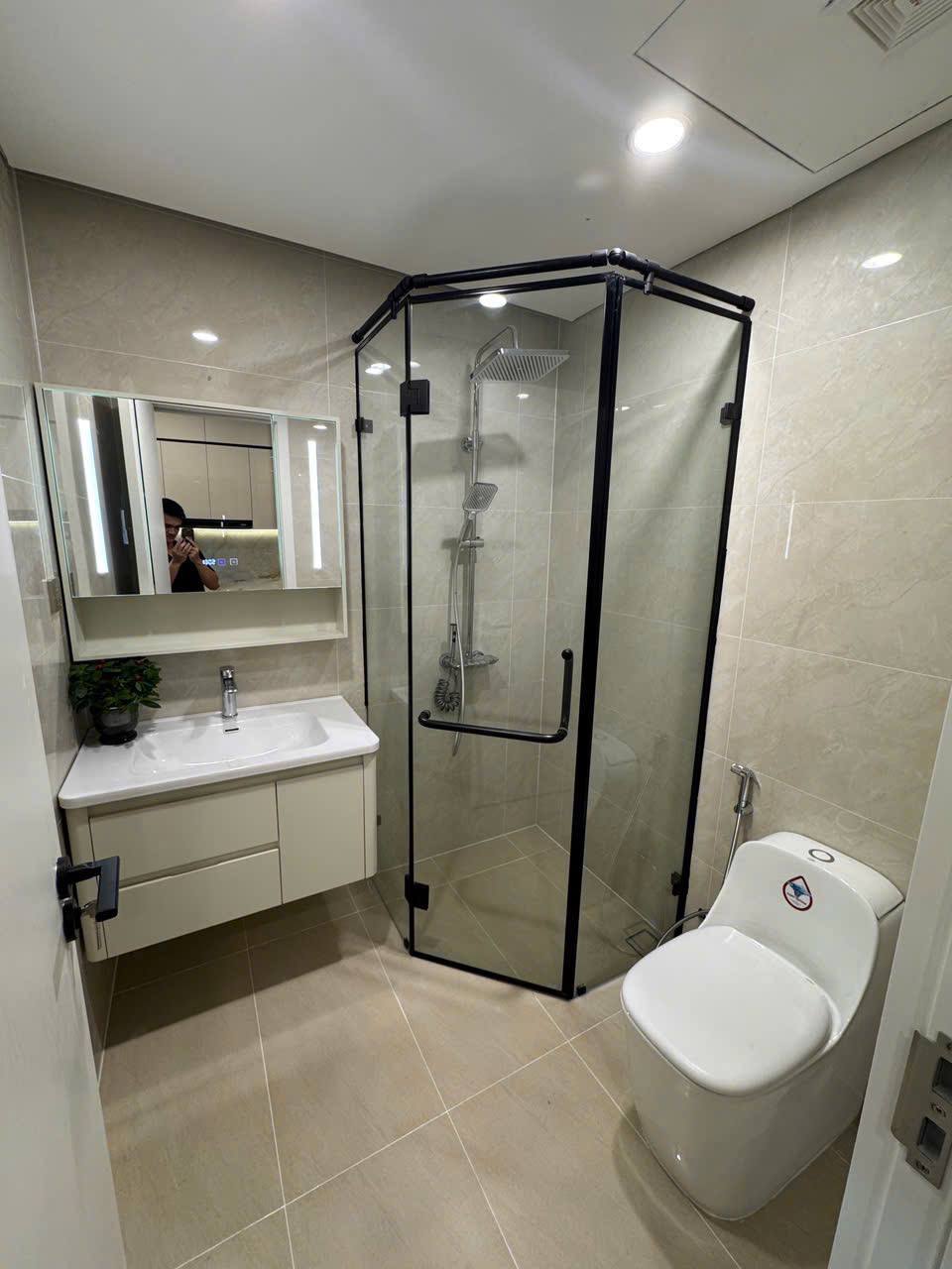 Studio Apartment with Dragon Bridge View photo 7 of 7
