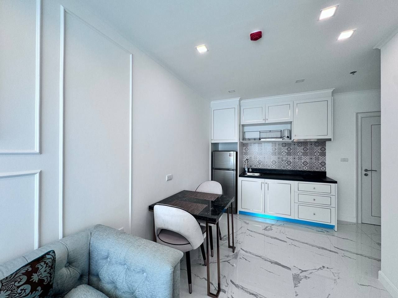The Empire Tower Apartment for Annual Rent photo 2 of 5