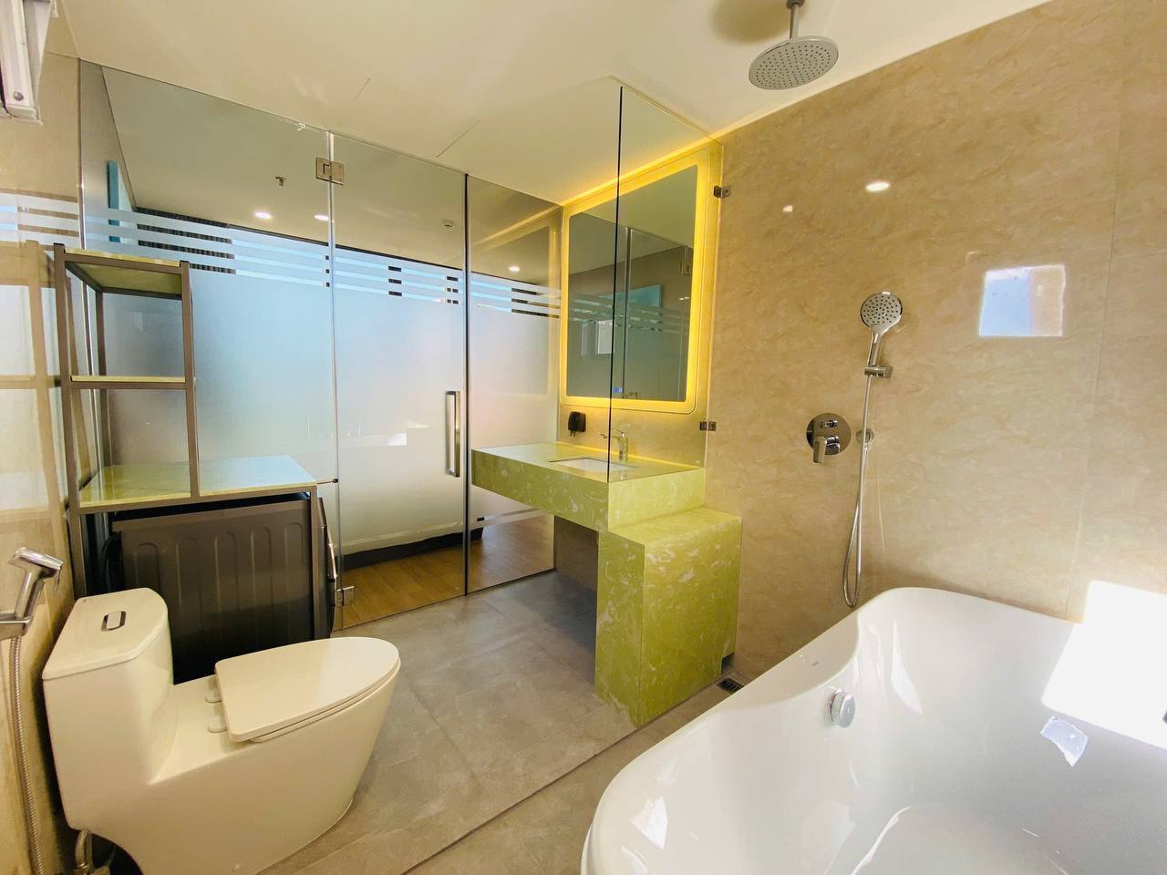 High-Floor Studio Apartment in Phuoc My photo 8 of 8