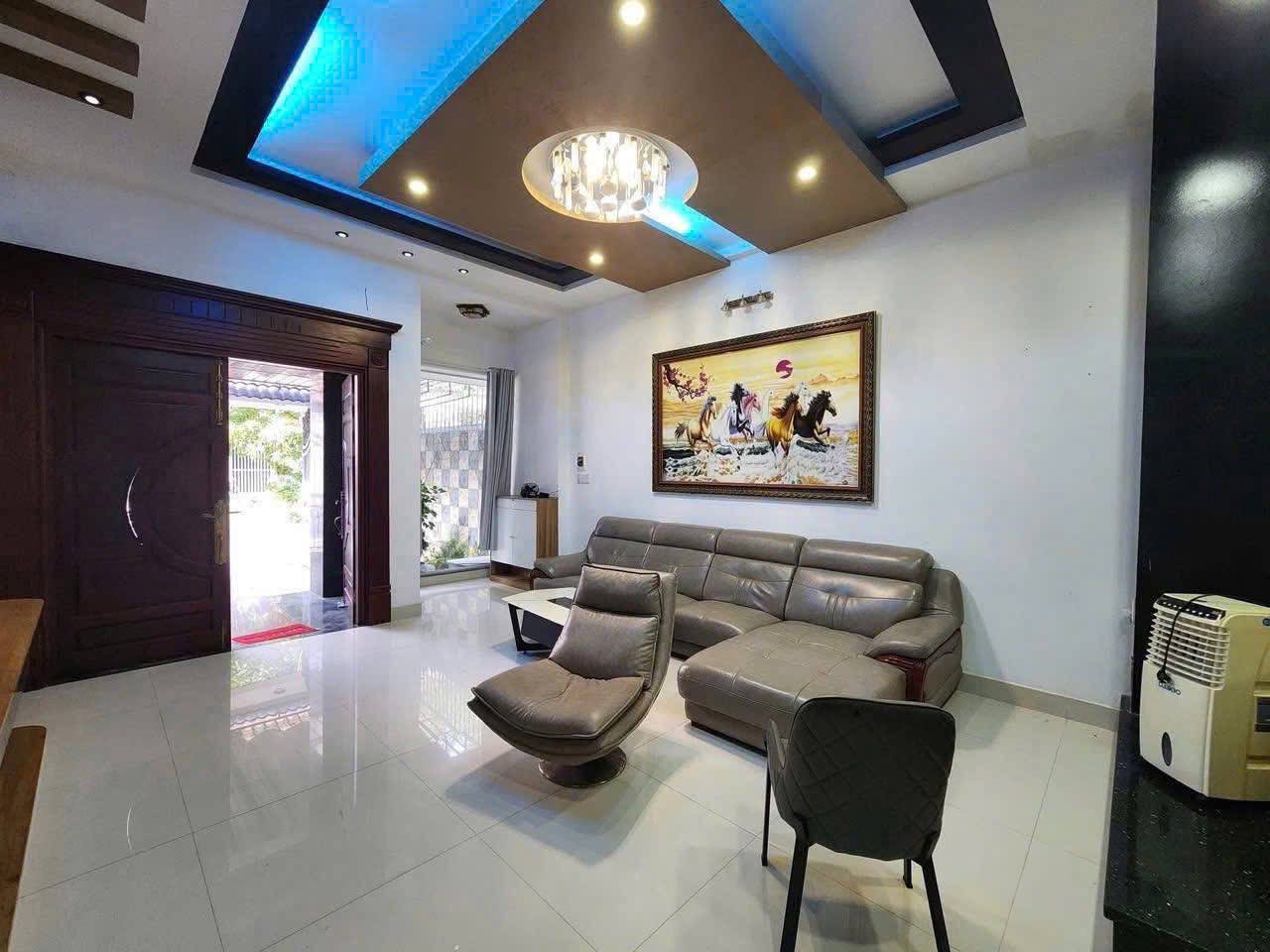 Two-Story 3-Bedroom House in Da Nang photo 3 of 8