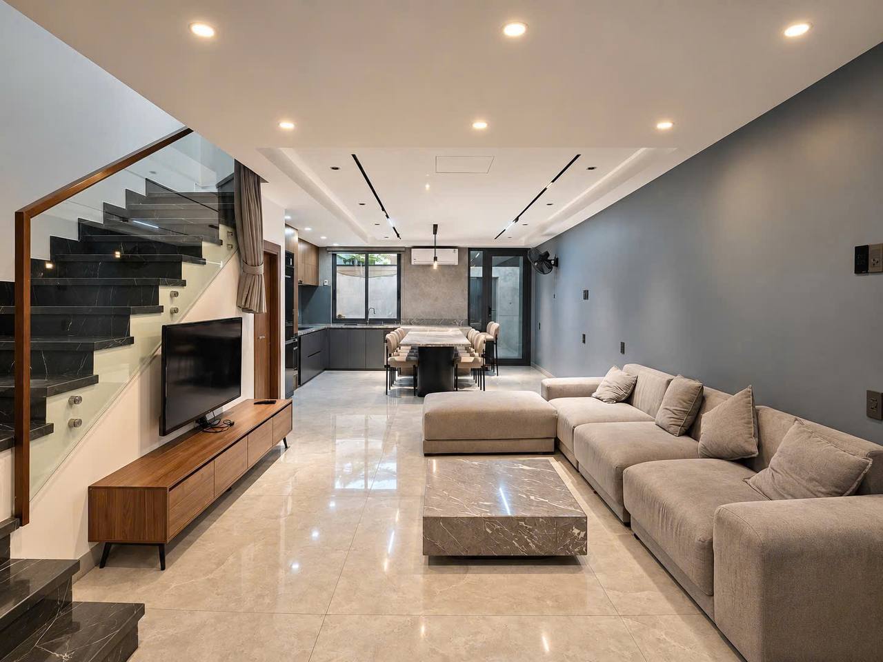 3-Bedroom Apartment in Ngu Hanh Son photo 3 of 8