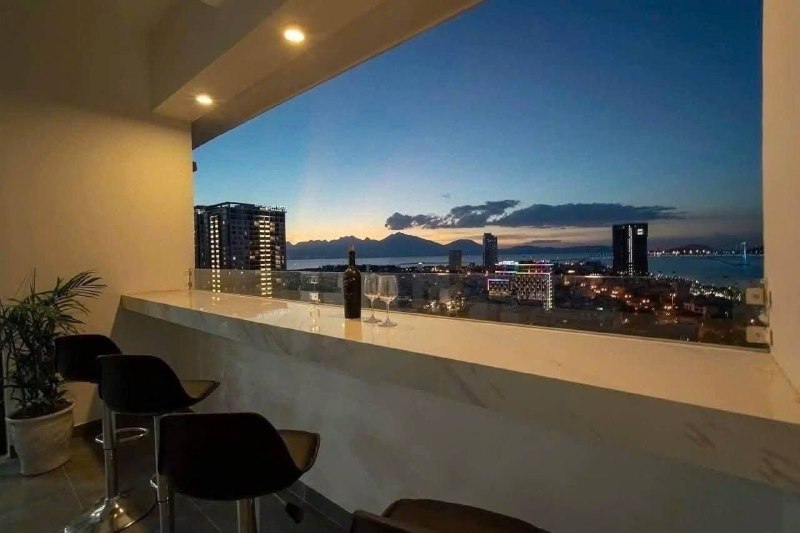Spacious 4-Bedroom Apartment in Da Nang Plaza photo 2 of 8