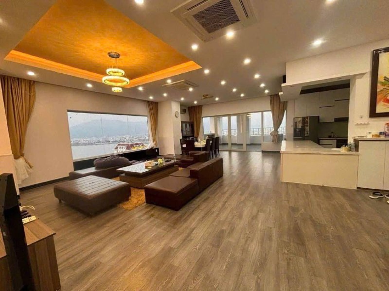 Spacious 4-Bedroom Apartment in Da Nang Plaza photo 4 of 8