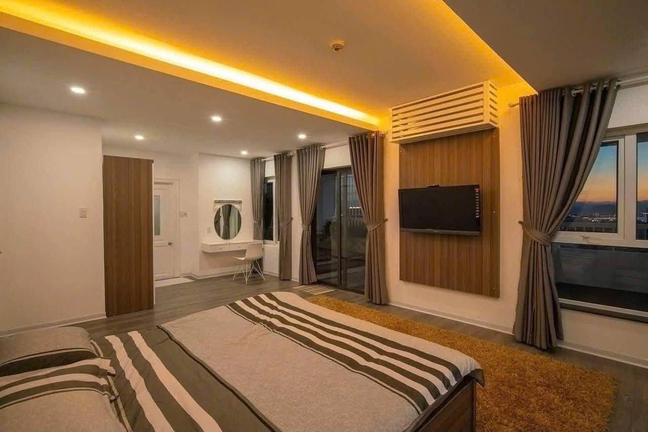 Spacious 4-Bedroom Apartment in Da Nang Plaza photo 7 of 8