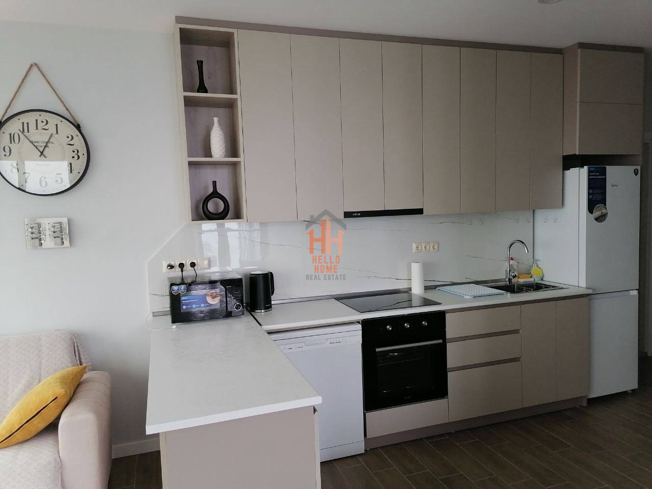 1-Bedroom Apartment in Black Sea Towers photo 4 of 6