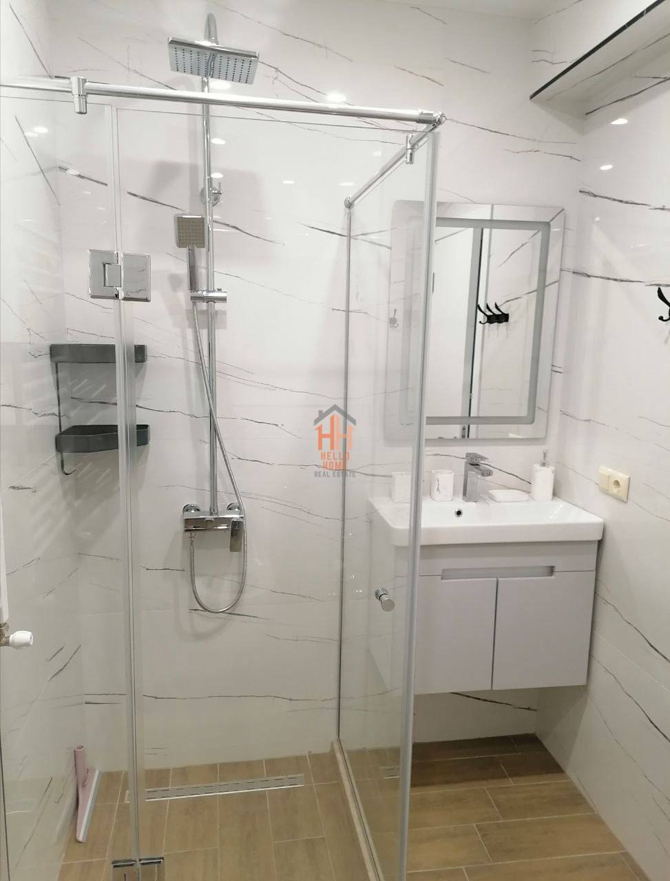 1-Bedroom Apartment in Black Sea Towers photo 5 of 6