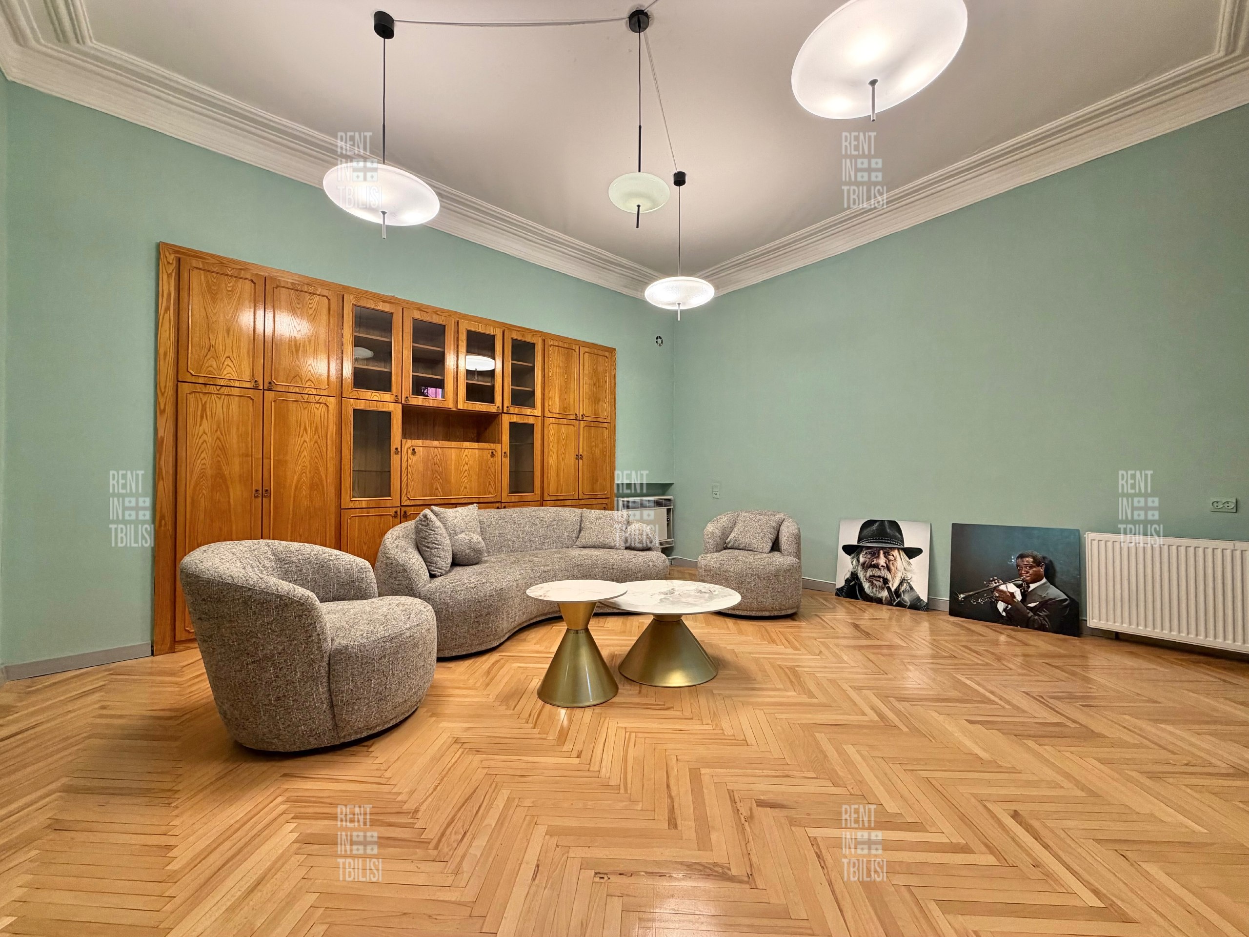 2-Bedroom Apartment in Mtatsminda photo 1 of 8