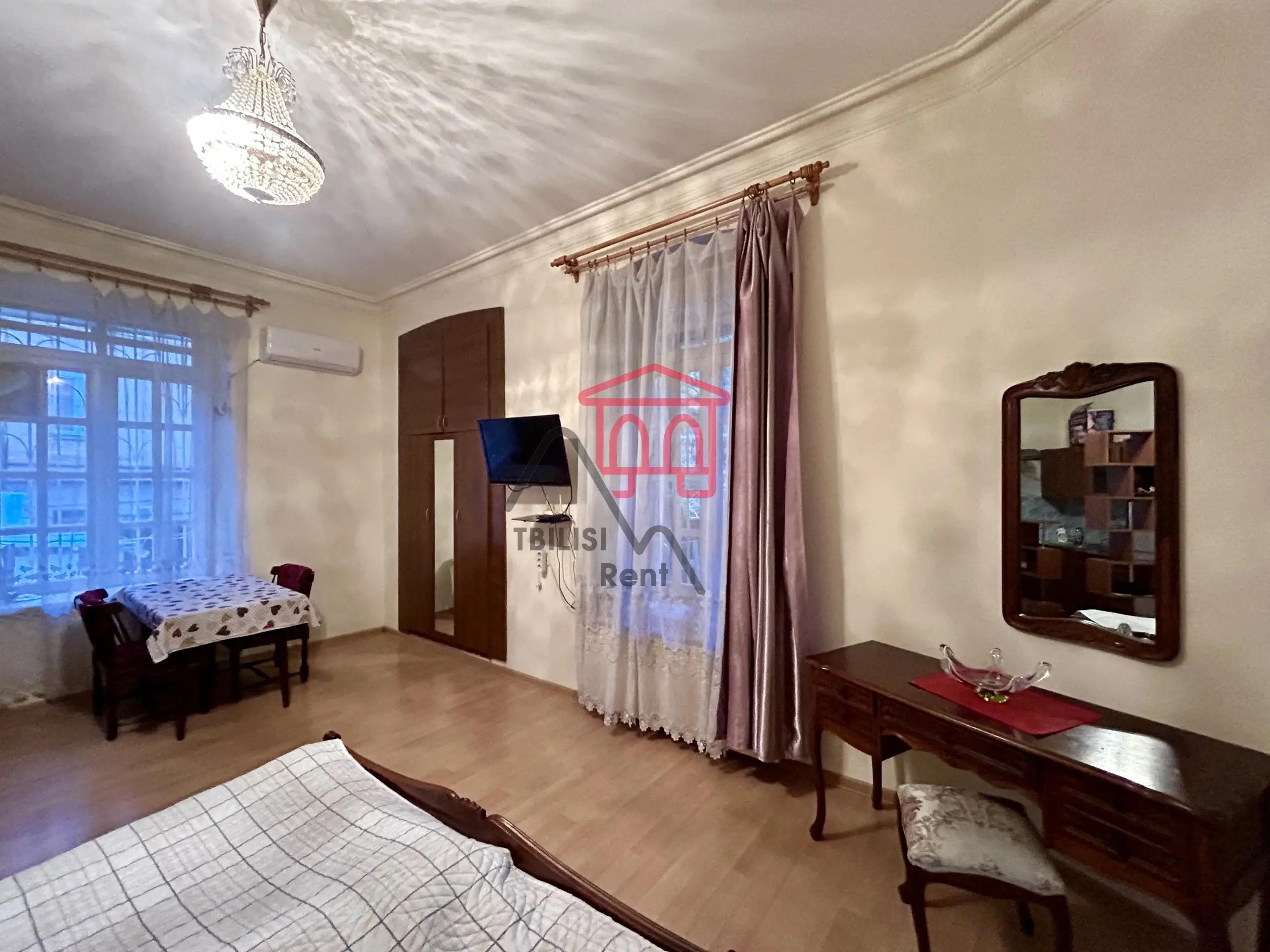 Уютная квартира в центре рядом с метро Руставели photo 2 of 6