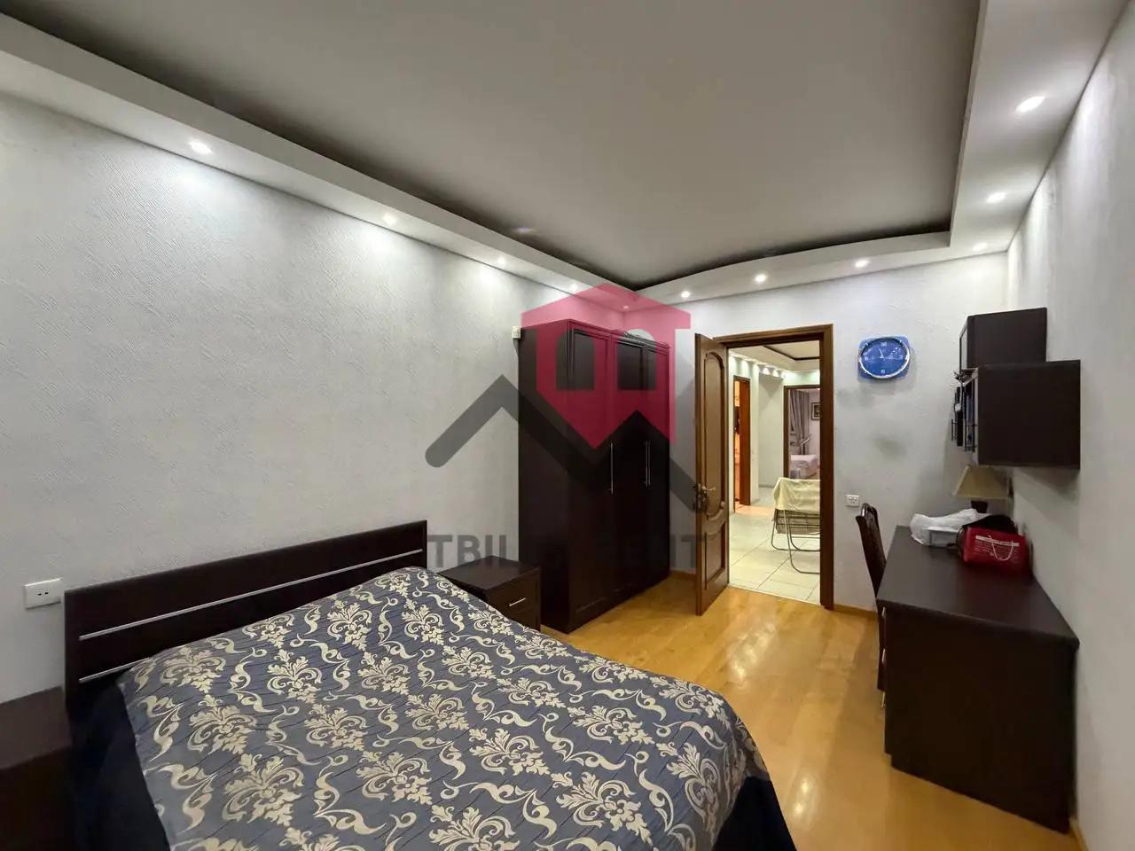 Spacious 4-Bedroom Apartment in Saburtalo photo 5 of 8