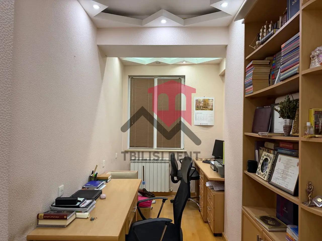 Spacious 4-Bedroom Apartment in Saburtalo photo 8 of 8