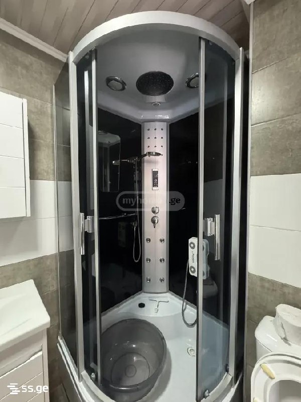 One-Bedroom Apartment in Central Batumi photo 5 of 8