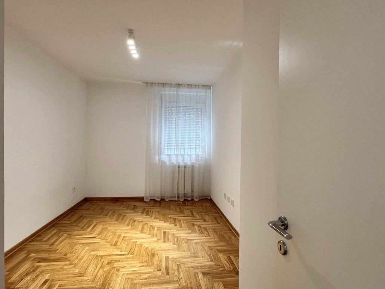 2-Bedroom Apartment in Voždovac photo 6 of 8