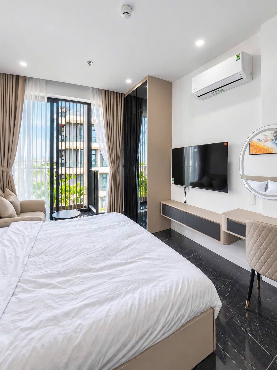 Brand-New 1-Bedroom Apartment in Ngu Hanh Son photo 5 of 8