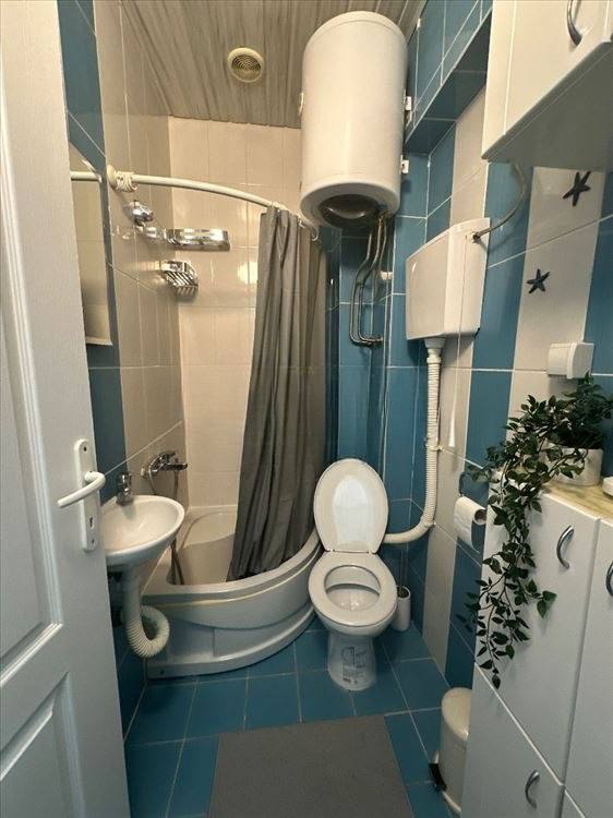 Bright Two-Bedroom Apartment in Savski Venac photo 5 of 8