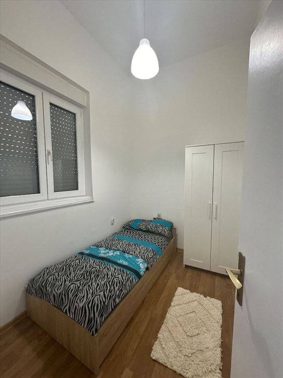 Bright Two-Bedroom Apartment in Savski Venac photo 7 of 8