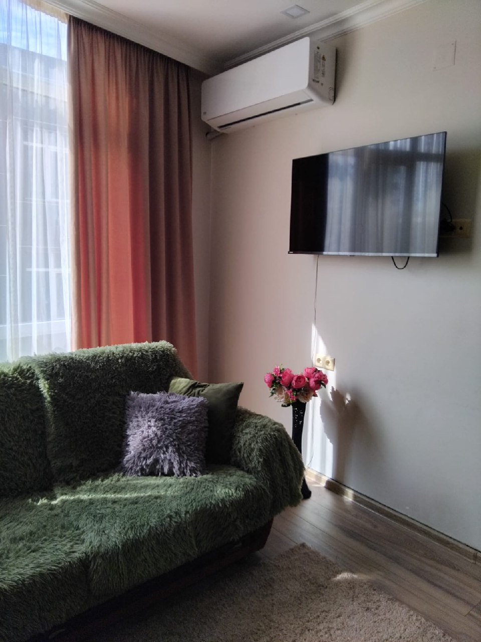 Renovated 2-Bedroom Apartment in Batumi photo 3 of 8