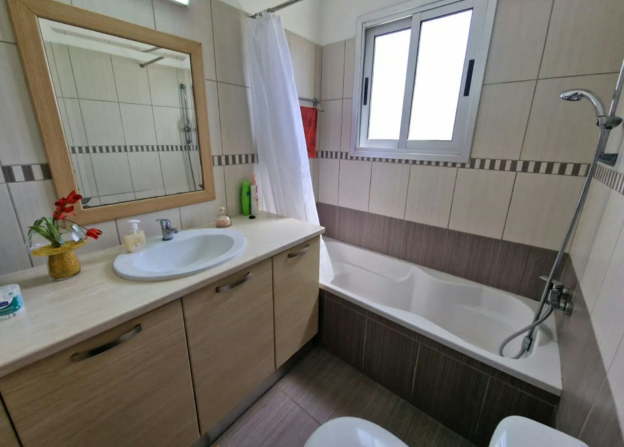 3-Bedroom Apartment in Germasogeia photo 4 of 4
