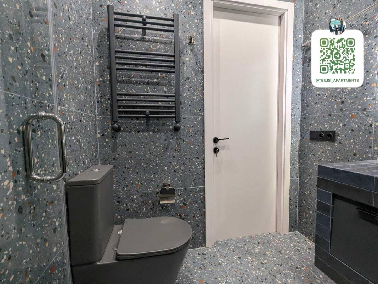 Premium 1-Bedroom Apartment in Mtatsminda photo 8 of 8