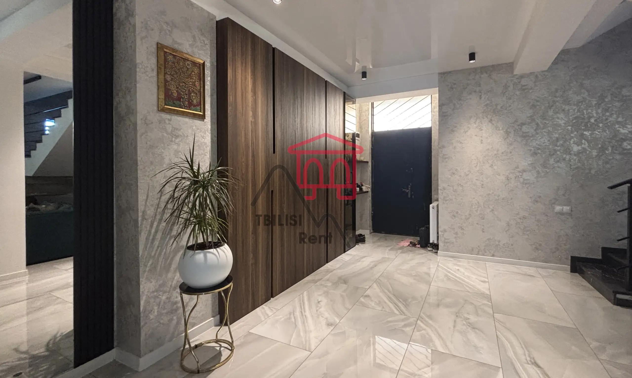 Three-Story House with 4 Bedrooms in Isani photo 4 of 8