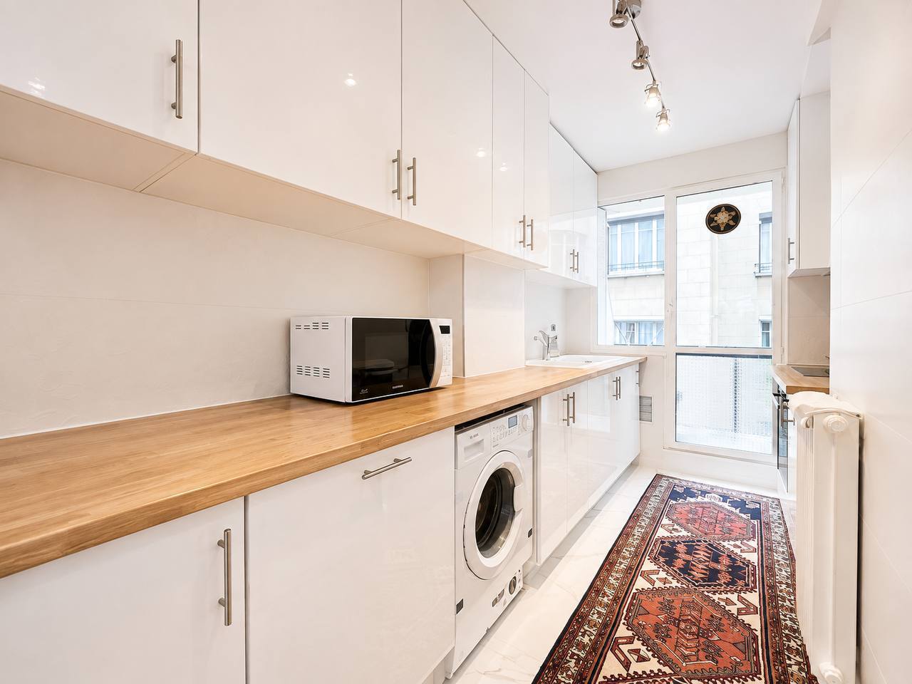 3-Room Apartment in Paris 16th Arrondissement photo 5 of 8