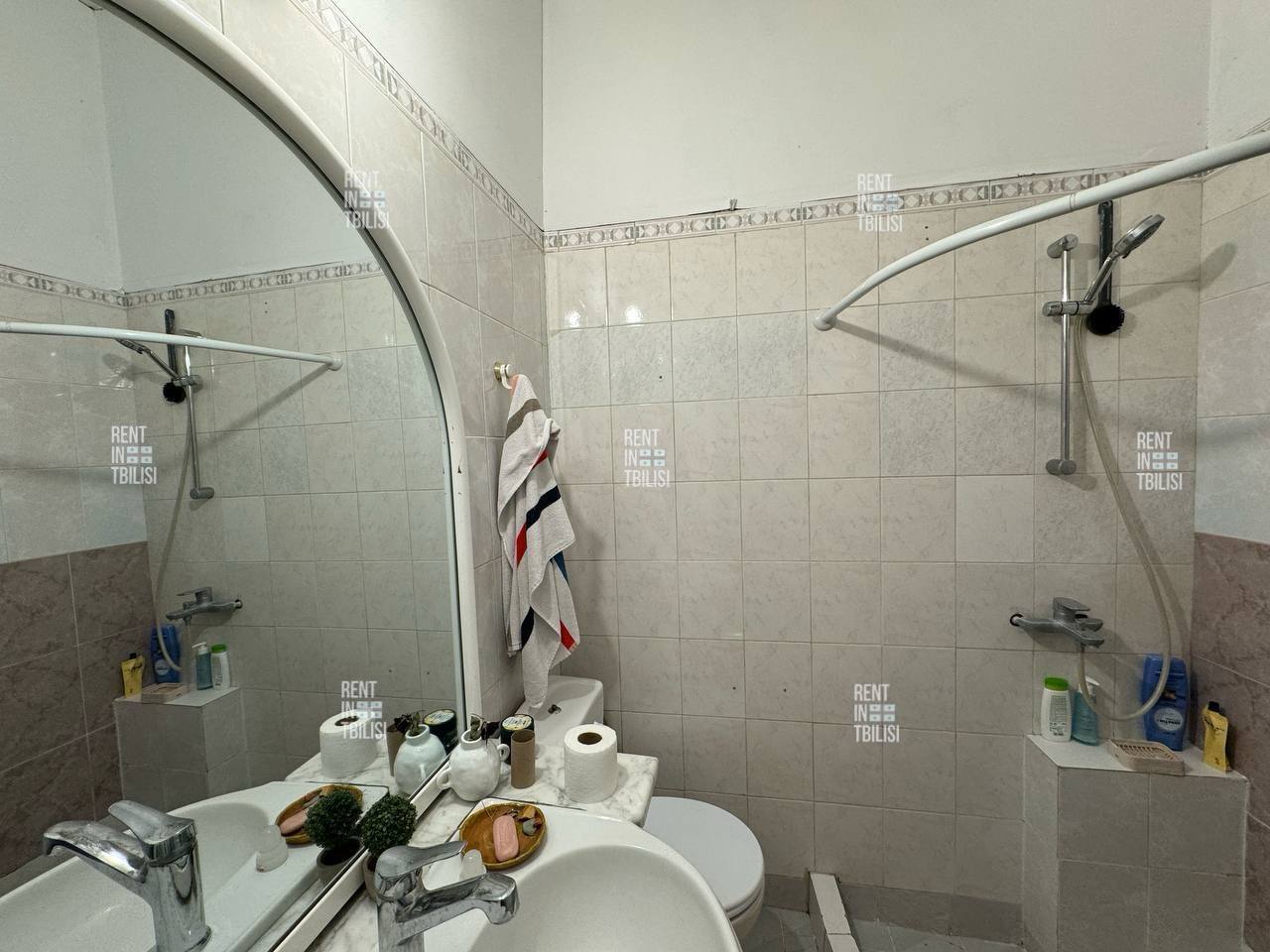 1-Bedroom Apartment in Sololaki photo 8 of 8