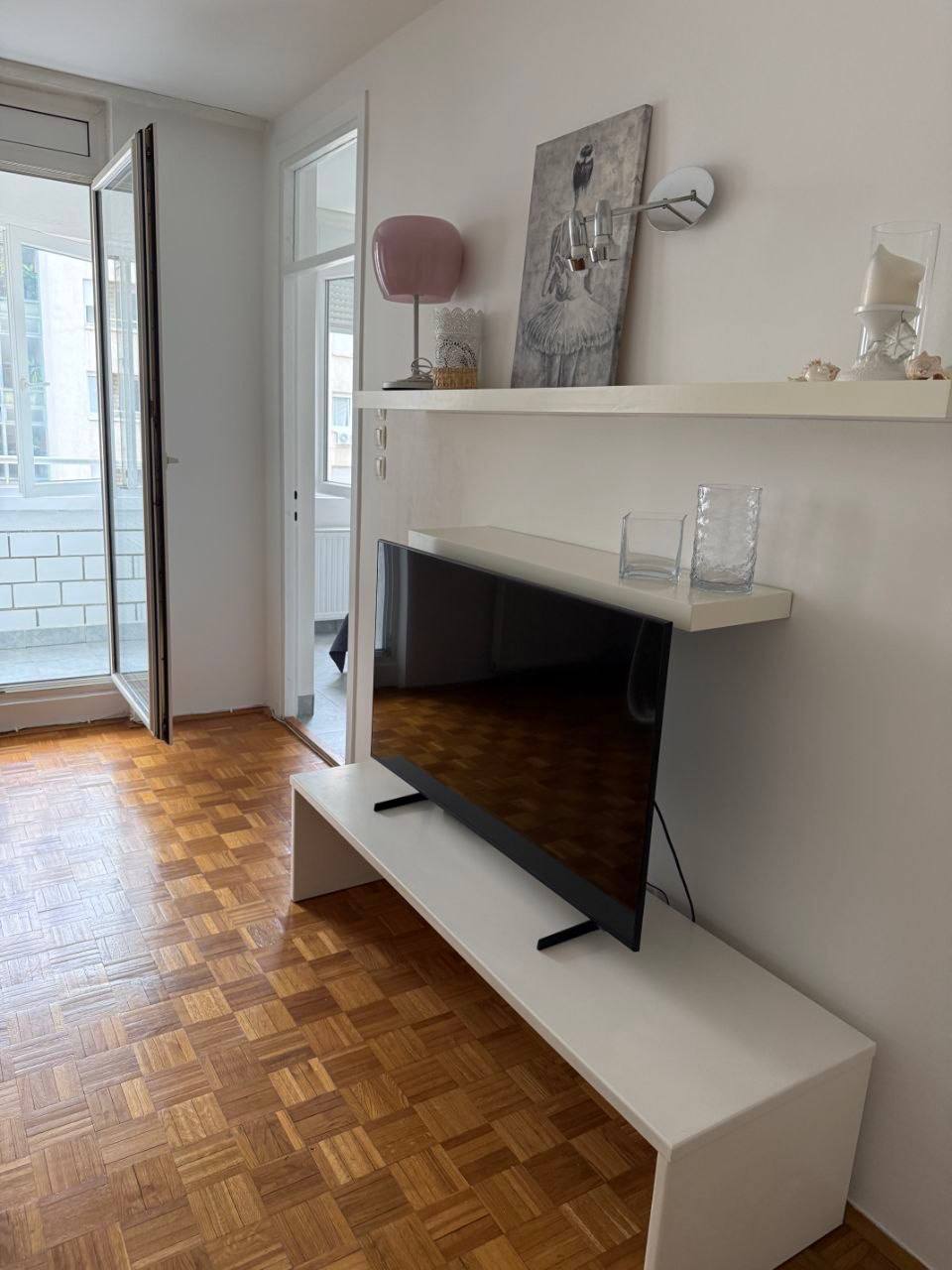 1-Bedroom Apartment in Novi Beograd photo 2 of 6